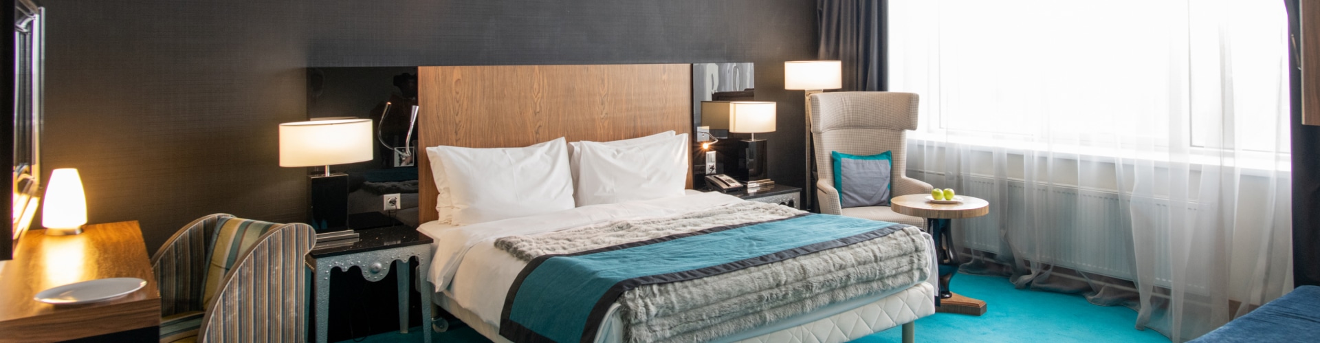 parallel hotels website design